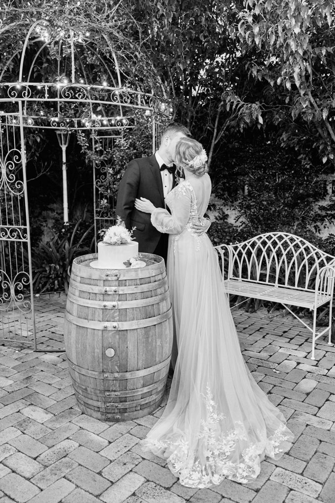 garden-wedding-barrel-kiss